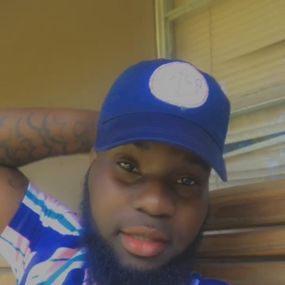 Poshmark profile picture for @yungk